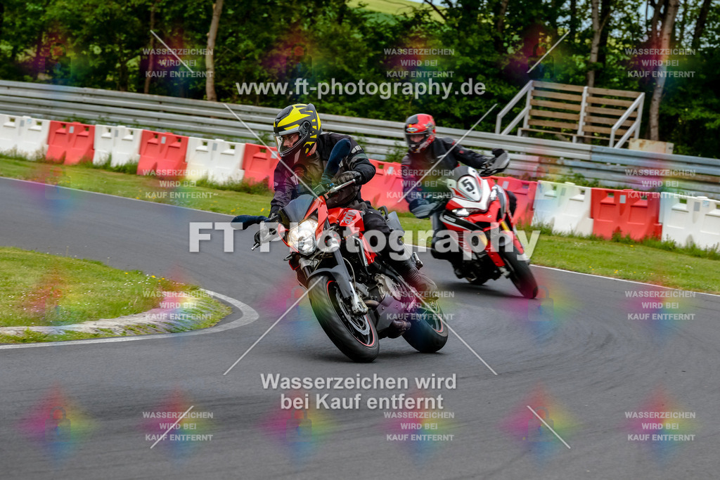 MotoTeamVBK-20243 | Hier findet Ihr Bilder von Touristenfahrten auf der Nürburgring Nordschleife oder von anderen Veranstaltungen die ich besucht habe. Viel Spass beim Durch Schauen 