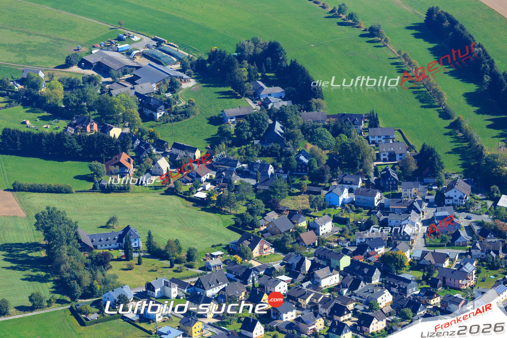Die Luftaufnahme der Stadt Teuschnitz wurde vom UL-Flugzeug heraus erstellt ( keine Drohne )- hohe Auflösung für beste Qualität