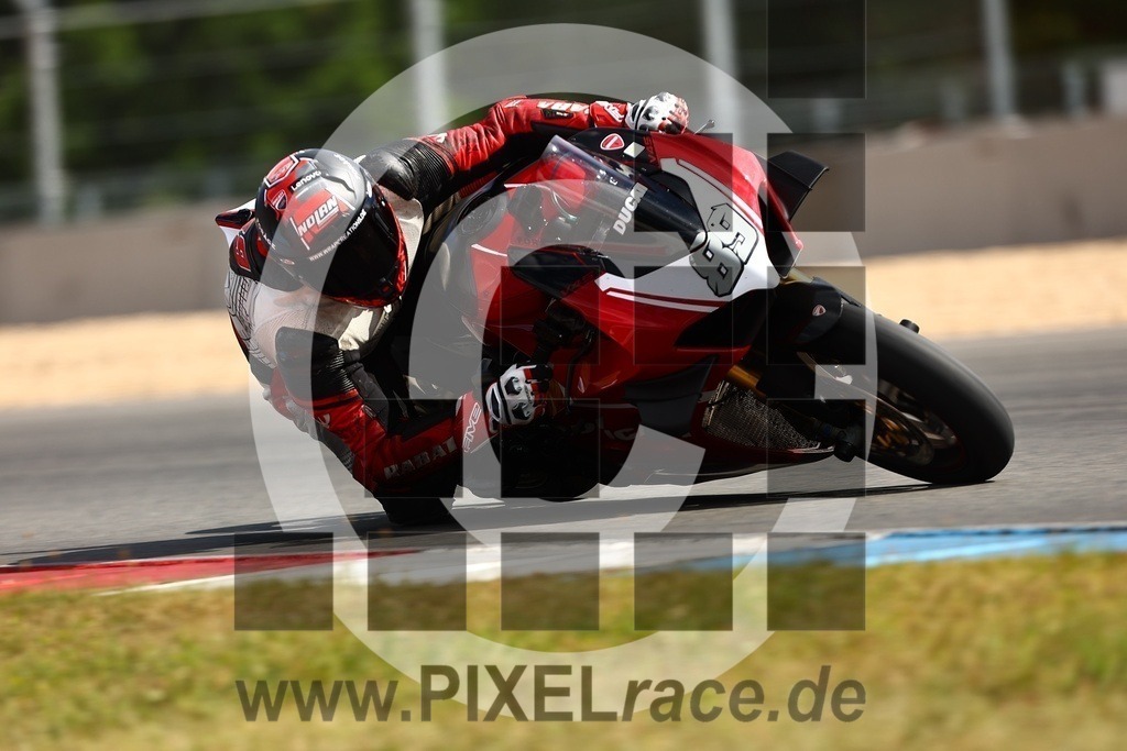 0089-20250829_02326 | Schöne Erinnerungen an spannende Momente - das festzuhalten ist unser Job. PIXELrace.de ist seit 2003 auf den Rennstrecken Europas unterwegs um die Action draußen beim Fahren und die wunderbare Stimmung imm Fahrerlager für euch einzufangen.