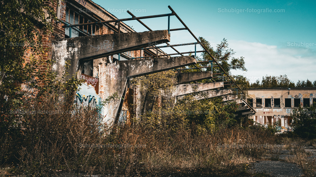 Fabrikgebäude | zerfallenes Fabrikgebäude - Realisiert mit Pictrs.com