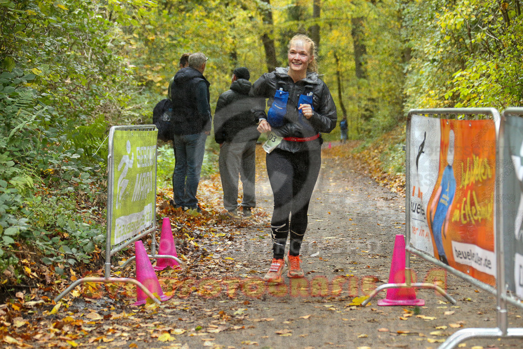 251026_1346_EX1_3946 | Sportfotografie im Rhein-Sieg Kreis, Köln, Bonn, NRW, Rheinland Pfalz, Hessen, etc. Unser Tätigkeitsfeld umfasst den Laufsport vom Volkslauf über den Marathon, Duathlon, Triathon bis zum Ultralauf wie Kölnpfad Ultra oder Schindertrail.