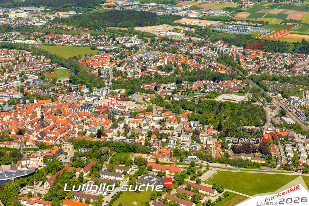 Das Luftbild zeigt :  Kaufbeuren - Die Luftaufnahme wurde 2024 vom UL-Flugzeug aus erstellt ( keine Drohne ) - Hochauflösende Luftaufnahme - Für grossformatige Ausdrucke geeignet. Die Geschenkidee !Mit Lizenz und Bildrechte bestellbar