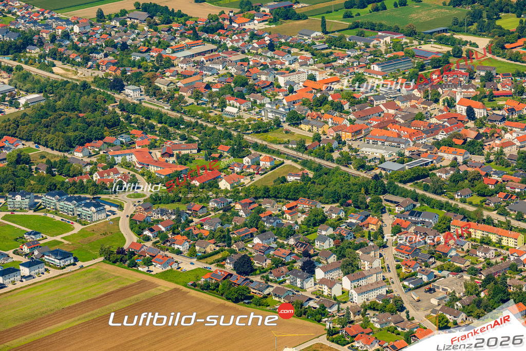 Luftaufnahme der Stadt Ampfing - Die Luftaufnahme wurde 2025 vom UL-Flugzeug heraus erstellt ( keine Drohne ) - Hochauflösende Luftaufnahme - für professionelle Ausdrucke geeignet. Die Geschenkidee !Mit Lizenz und Bildrechte bestellbar
