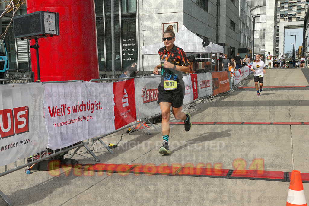 250920_1327_EX1_4651 | Sportfotografie im Rhein-Sieg Kreis, Köln, Bonn, NRW, Rheinland Pfalz, Hessen, etc. Unser Tätigkeitsfeld umfasst den Laufsport vom Volkslauf über den Marathon, Duathlon, Triathon bis zum Ultralauf wie Kölnpfad Ultra oder Schindertrail.