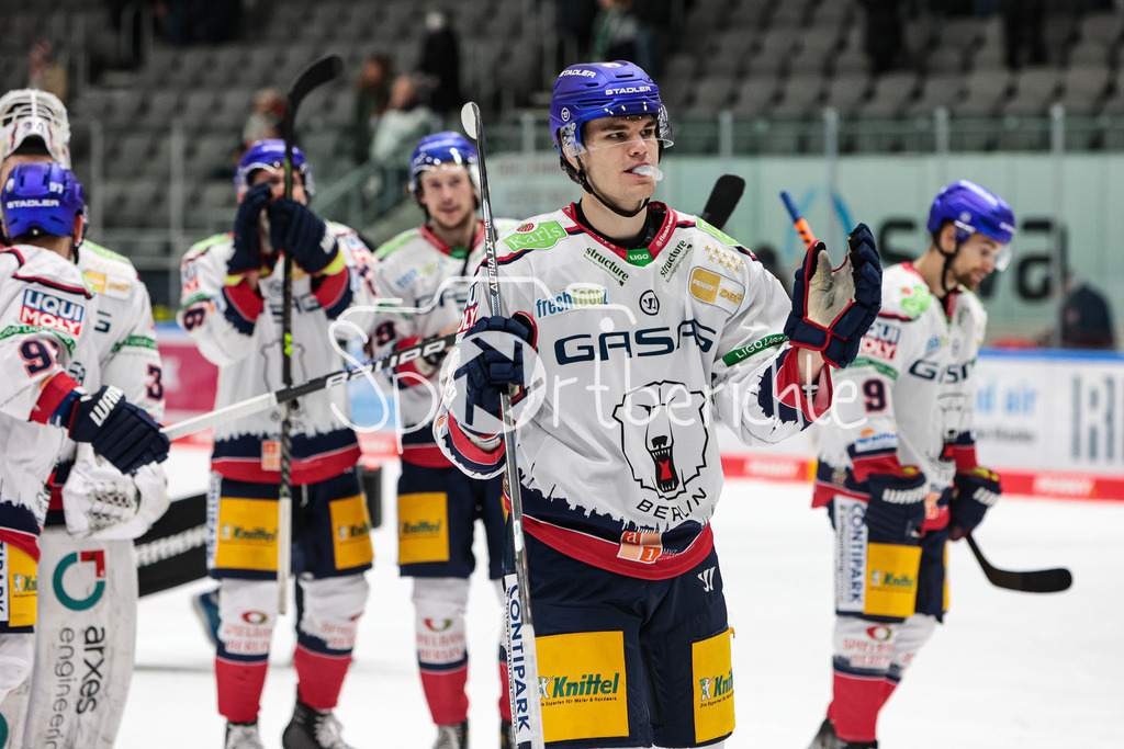 Augsburger Panther - Eisbaeren Berlin | Die Eisbaeren bedanken sich bei den mitgereisten Fans