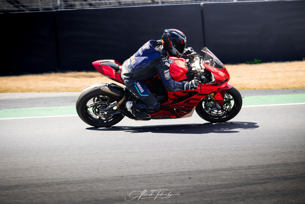 Ducati Trackday Hockenheimring 2026 | Entdecken Sie die faszinierende Welt von Alexander Tschuncky Arts: Kreative Fotografie, atemberaubende Automobilkunst und hochwertiger Bilderdruck. Lassen Sie sich inspirieren! - Realisiert mit Pictrs.com