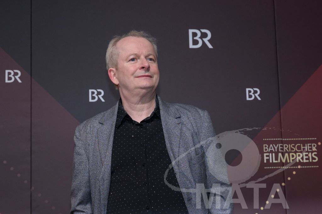 _DWI4729 | Rüdiger Bach bei der Verleihung des 47. Bayerischen Filmpreises 2026  im Prinzregententheater. München, Deutschland. Der Bayerische Filmpreis wird seit 1979 von der Bayerischen Staatsregierung verliehen, um die Bedeutung des Kinofilms als Kulturgut herauszustellen - Realisiert mit Pictrs.com