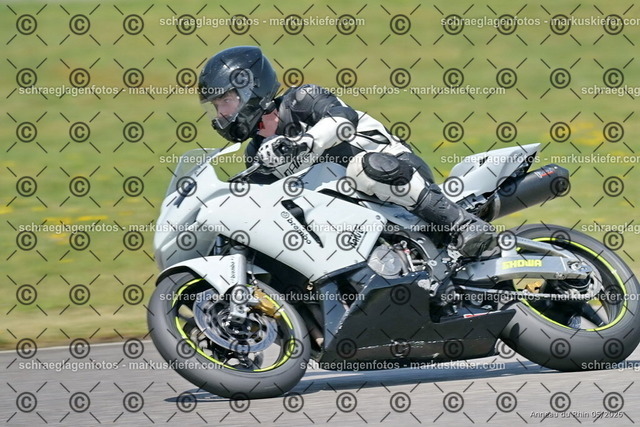 26BT02-2061 | markuskiefer.com - Realisiert mit Pictrs.com