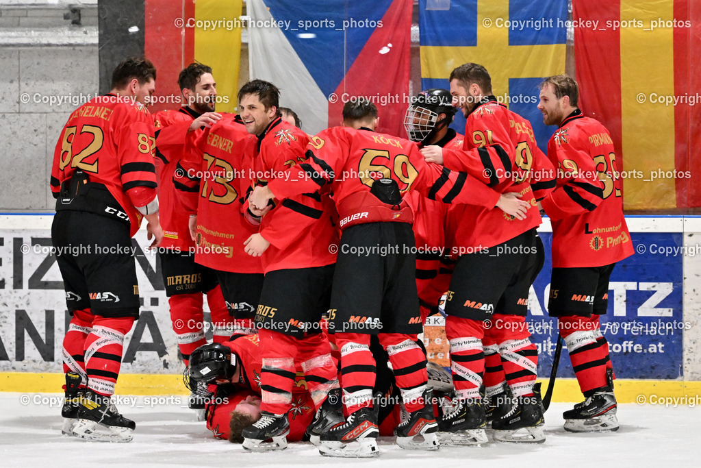 Lendhafen Seelöwen vs. Spartans Althofen | #22 Trampitsch Jürgen Spartans Althofen, #77 Schumnig Stefan Spartans Althofen, #89 Pirmann Markus Spartans Althofen, Jubel Spartans Althofen Mannschaft, #25 Mayrobnig Marco Spartans Althofen, #81 Jakobitsch Silvio Spartans Althofen, #91 Prasser Alexander Spartans Althofen, #70 Schumnig Martin Spartans Althofen, Lendhafen Seelöwen vs. Spartans Althofen, Lendhafen Seelöwen vs. Spartans Althofen am 14.02.2025 in Ferlach (HTC Eishalle Ferlach), Austria, (Photo by Bernd Stefan)