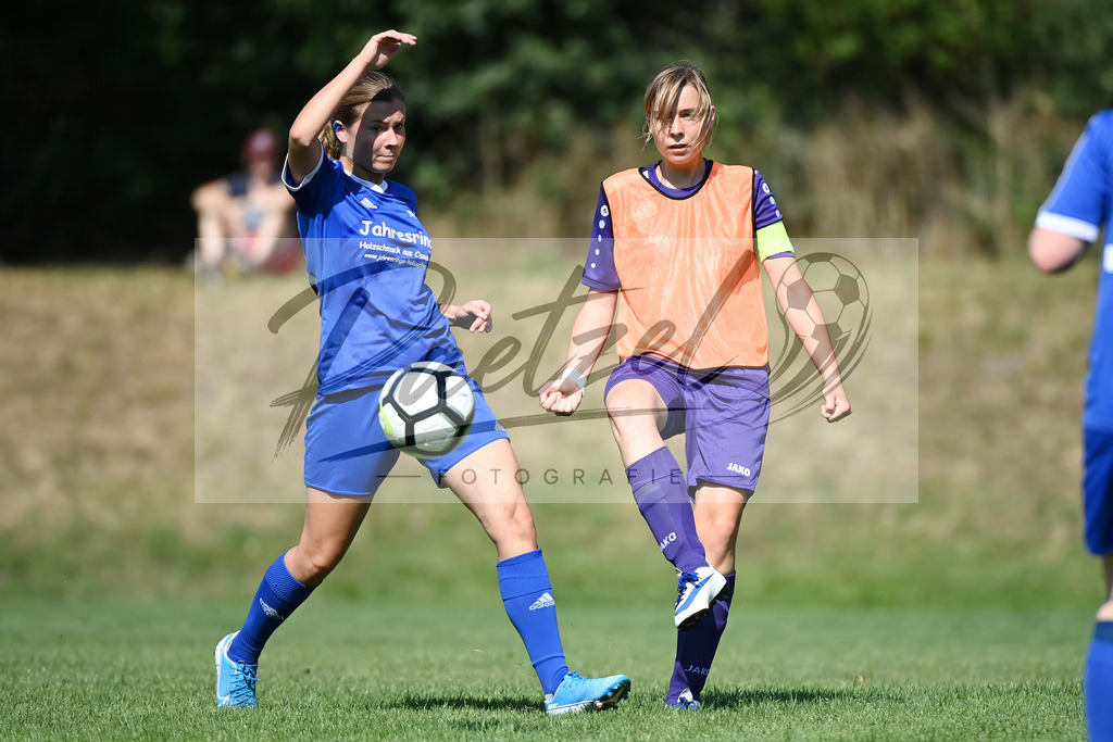 VFBGRE20200816_0059 | Fussball, Frauen:   bei dem Testspiel zwischen VfB Schinkel und TSG 07 Burg Gretesch IV auf der Sportanlage am Zuschlag am 16.08.2020 in Osnabrueck, Deutschland. - Realisiert mit Pictrs.com