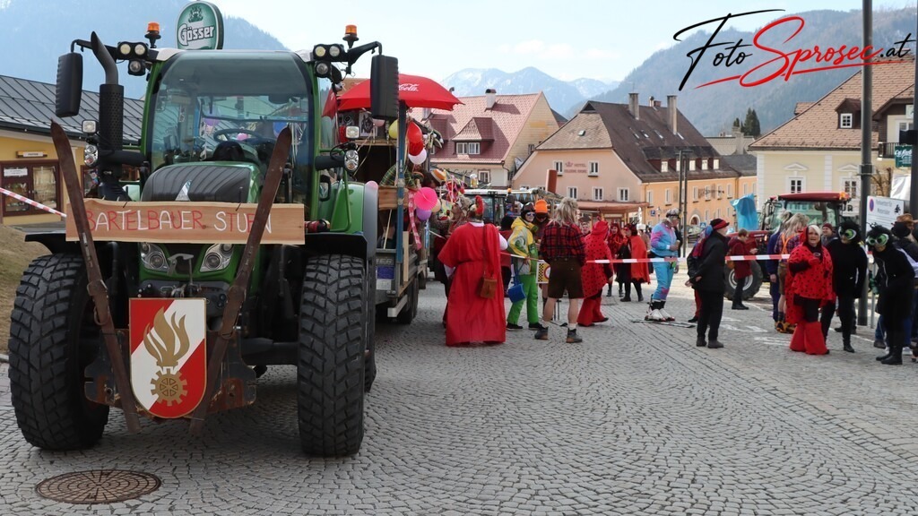 fasching-mariazell2025 (42) | Mit meiner Kamera halte ich besondere Augenblicke, faszinierende Landschaften und interessante Details fest. Dabei entstehen ganz unterschiedliche Aufnahmen – von stimmungsvollen Landschaftsfotografien und beeindruckenden Drohnenaufnahmen über Pressefotos - Realisiert mit Pictrs.com