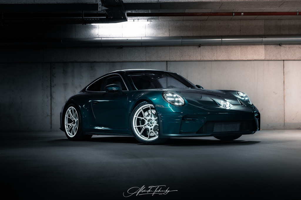 911 GT3 Touring Arlogrünmetallic | Entdecken Sie die faszinierende Welt von Alexander Tschuncky Arts: Kreative Fotografie, atemberaubende Automobilkunst und hochwertiger Bilderdruck. Lassen Sie sich inspirieren! - Realisiert mit Pictrs.com