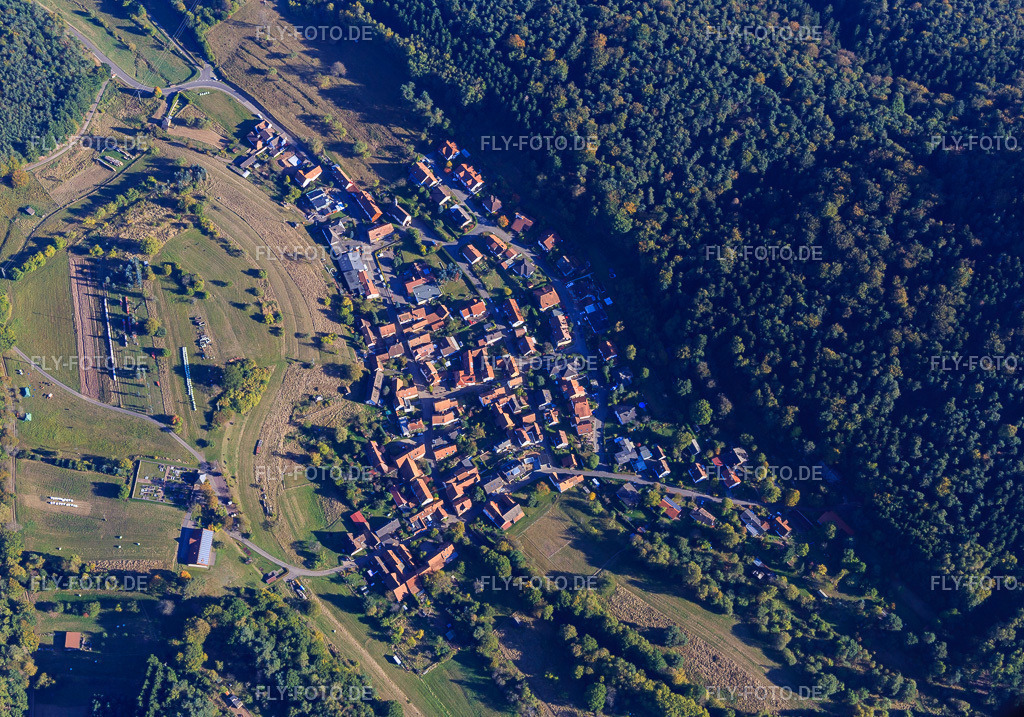 Dorfübersicht im Pfälzerwald | Luftbild: Dorfübersicht im Pfälzerwald in Böllenborn im Bundesland Rheinland-Pfalz in Deutschland. Foto: IMG_095271.jpg vom 16.10.2016 durch Werner Riehm/FLY-FOTO.de - Realisiert mit Pictrs.com
