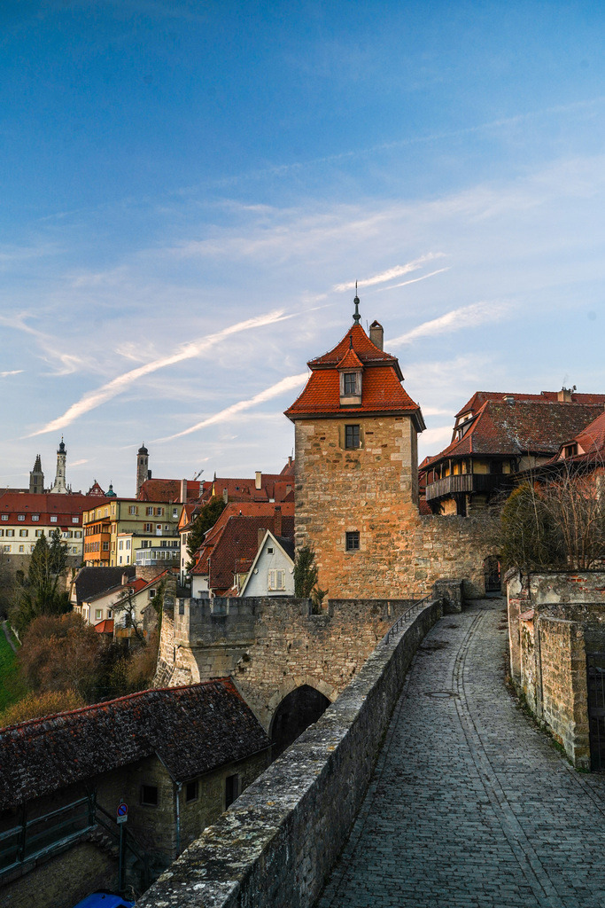 DSC09121 | Rothenburg ob der Tauber. Nur hier gibt es Exklusive und passend zur Jahreszeit Ihr Wandbild, T-Shirt, Tasse und alles was das Rothenburg Herz begehrt. - Realisiert mit Pictrs.com