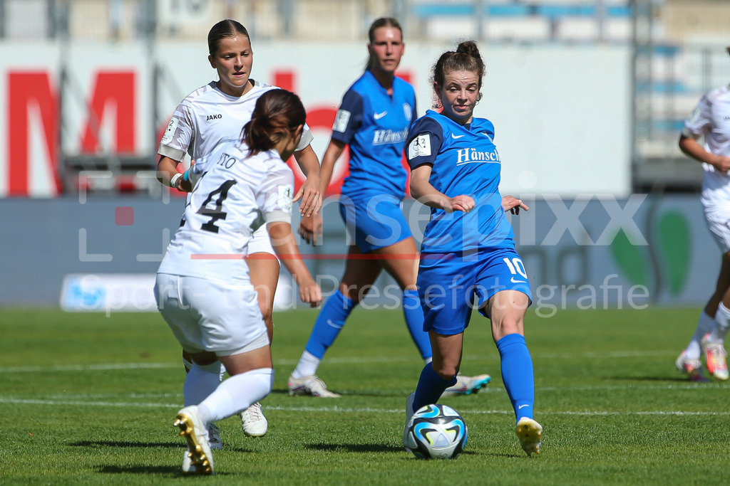 Fussball, 2. Frauen-Bundesliga, SV Meppen - 1. FFC Turbine Potsdam | v.li.: Nina Kossen (SV Meppen, 10) am Ball, Einzelbild, Ganzkörper, Aktion, Action, Spielszene, DIE DFB-RICHTLINIEN UNTERSAGEN JEGLICHE NUTZUNG VON FOTOS ALS SEQUENZBILDER UND/ODER VIDEOÄHNLICHE FOTOSTRECKEN. DFB REGULATIONS PROHIBIT ANY USE OF PHOTOGRAPHS AS IMAGE SEQUENCES AND/OR QUASI-VIDEO.
