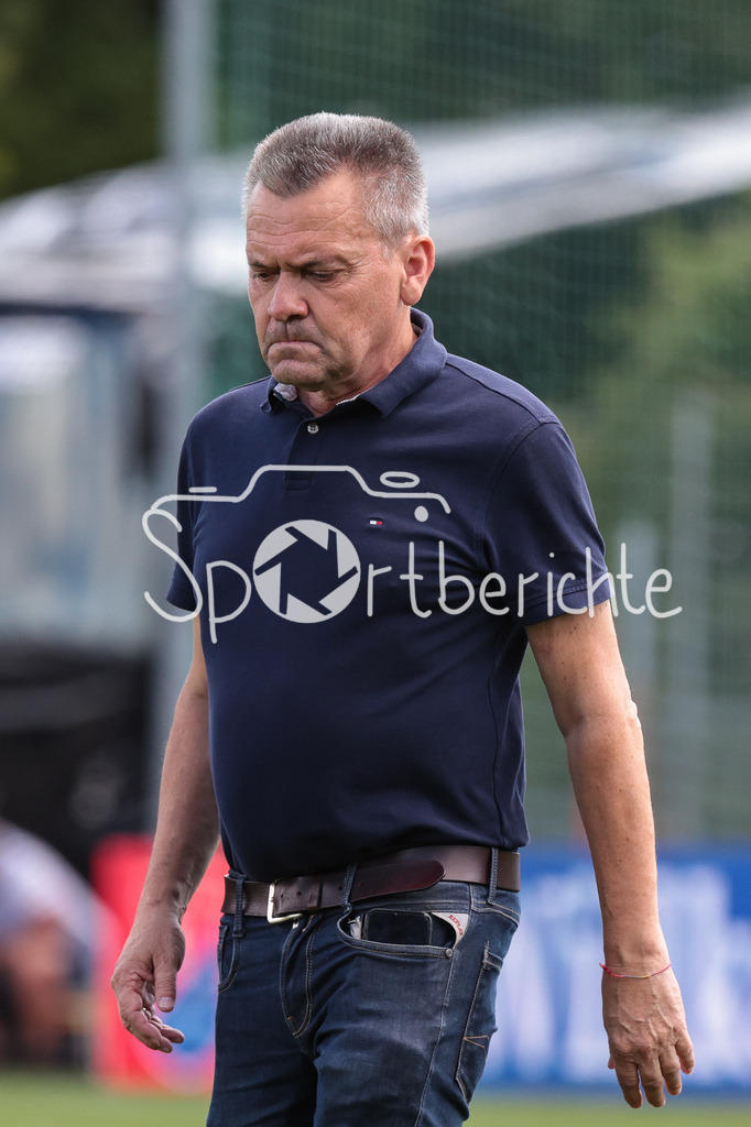SpVgg Unterhaching - FC Ingolstadt | Unterhaching Praesident Manfred SCHWABL in Aktion / Freisteller / Einzelfoto