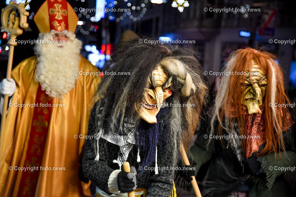 Perchten_ Christkindlmarkt Linz Volksgarten_ 14.12.2022-27 | 14.12.2022, Linz, AUT, Christkindlmarkt Volksgarten Linz, im Bild Perchtenlauf der Linzer Perchten 2022