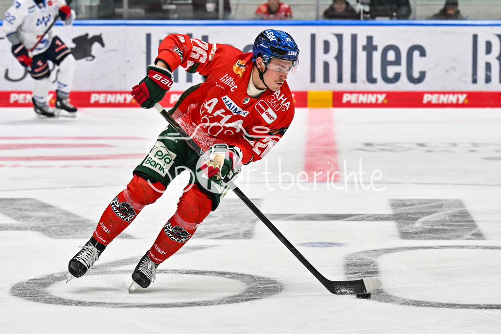 Augsburger Panther - Adler Mannheim | am Puck Alexander BLANK (Augsburger Panther 26) / Einzelfoto / Freisteller / DEL: Augsburger Panther - Adler Mannheim; Curt Frenzel Stadion am 14.09.2025