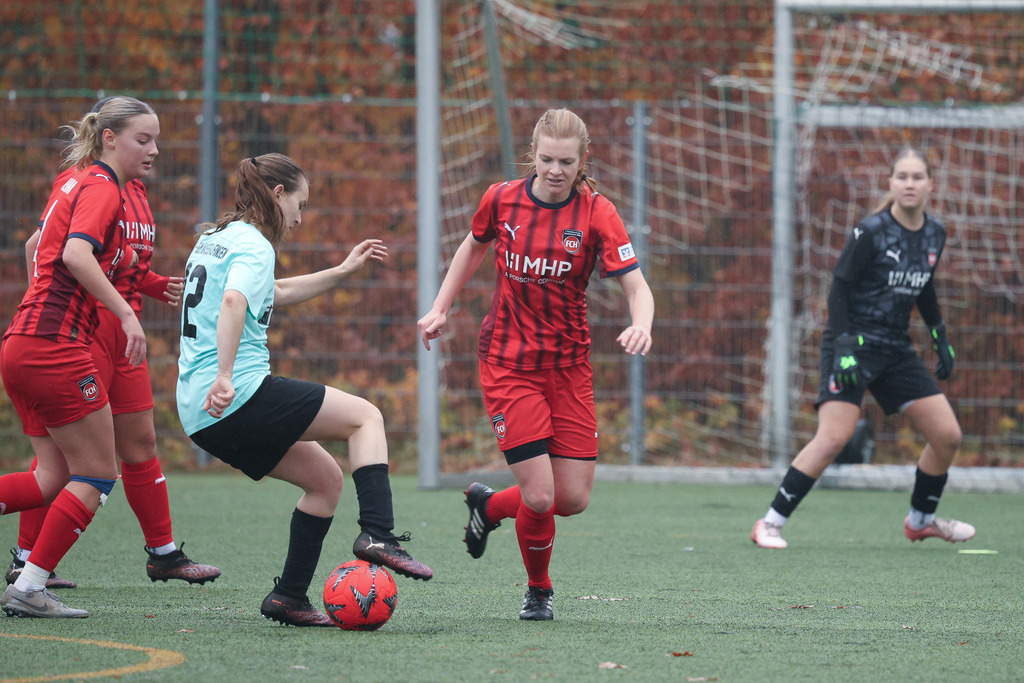 FCHWAS_251102_3199 | 1.FC Heidenheim 1846 II vs. SGM DJK-SV Wasseralfingen/Neuler, Fußball, Frauen, Bezirksliga, 2025/2026, 8. Spieltag, 02.11.2025 in Mergelstetten (Foto: Michael Bulling) - Realisiert mit Pictrs.com