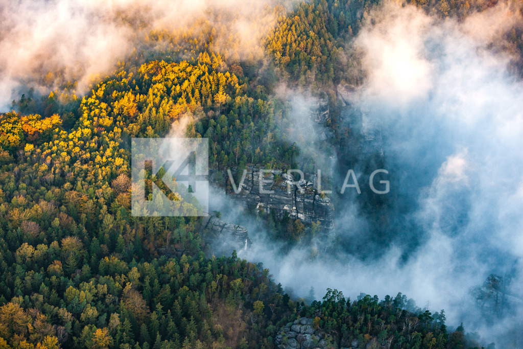 Wandbild-Winterberg-Gross-Luftbild-IMG_0457 | Großer Winterberg – Luftaufnahme im Herbst in der Sächsischen Schweiz - Realisiert mit Pictrs.com