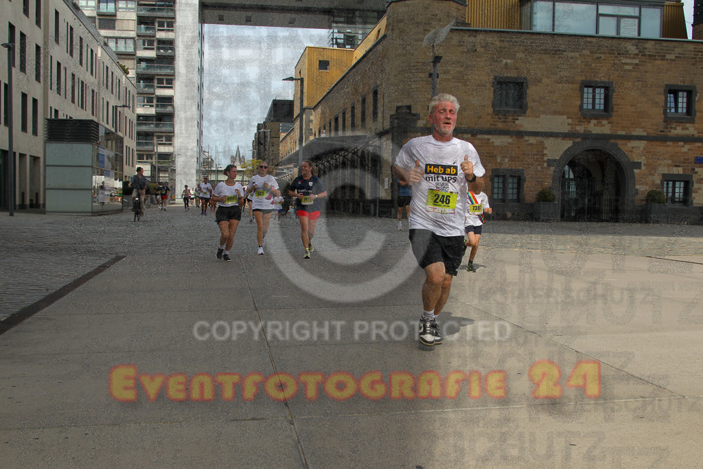 250920_1329_EV4_5761 | Sportfotografie im Rhein-Sieg Kreis, Köln, Bonn, NRW, Rheinland Pfalz, Hessen, etc. Unser Tätigkeitsfeld umfasst den Laufsport vom Volkslauf über den Marathon, Duathlon, Triathon bis zum Ultralauf wie Kölnpfad Ultra oder Schindertrail.