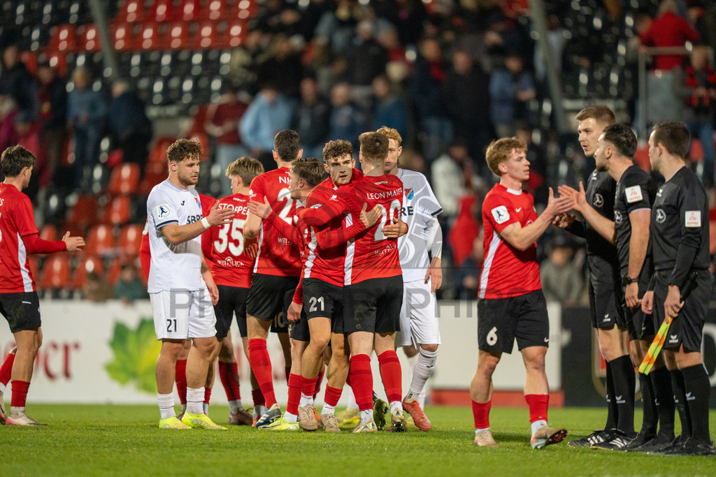 SG Sonnenhof Grossaspach vs. TSV Steinbach Haiger, Fussball, Regionalliga Suedwest, 25. Spieltag, 20.03.2026 | SGS jubelt nach dem Sieg,SG Sonnenhof Grossaspach vs. TSV Steinbach Haiger, Fussball, Regionalliga Suedwest, 25. Spieltag, 20.03.2026Foto: photosbyphips/Philip Ziegler