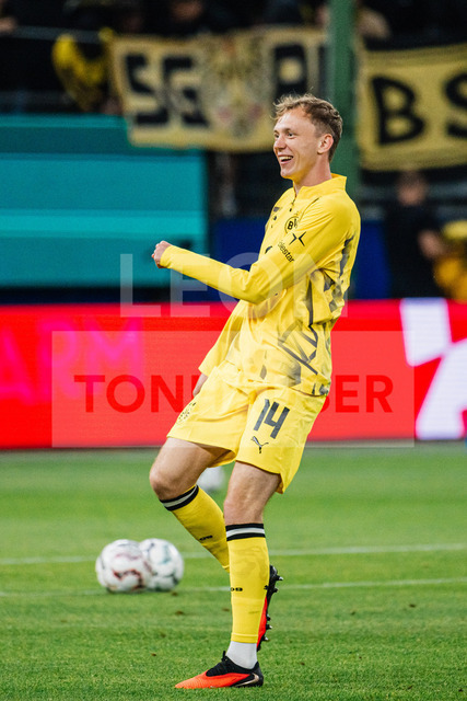 DFB-Pokal: HEBC - Borussia Dortmund, 01.09.2026 | Maximilian Beier (Borussia Dortmund, 14) lacht; Fußball, DFB-Pokal, 1. Runde: HEBC vs. Borussia Dortmund am 01.09.2026 im Volksparkstadion, HamburgDFB REGULATIONS PROHIBIT ANY USE OF PHOTOGRAPHS AS IMAGE SEQUENCES AND/OR QUASI-VIDEO. - Realisiert mit Pictrs.com