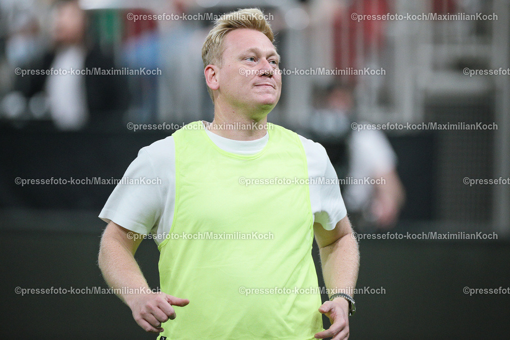 DueBL08042401044 | 08.04.2024, Düsseldorf, Fußball, Baller League, PSD Bank Dome, Final Four:   Jens Knossi Knossalla (Entertainer und Teammanager Hollywood United)
