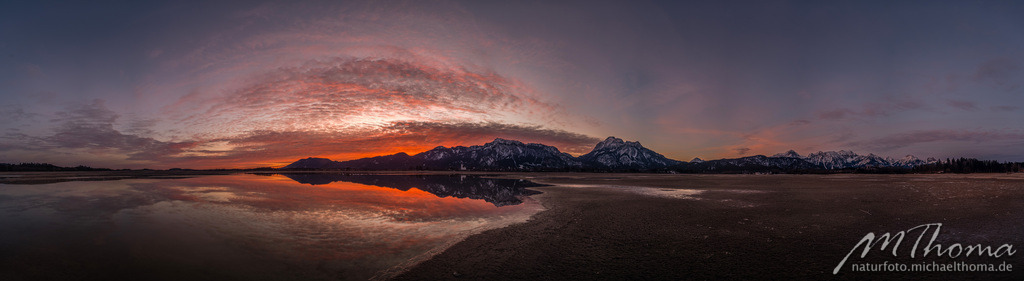 Sonnenaufgang Forggensee | Dies ist der Online-Shop von naturfoto.michaelthoma.de. Ich bin leidenschaftlicher Naturfotograf und fotografiere von der Andromedagalaxie bis zum Zwergtaucher, von der Ameise bis zum Orionnebel alles was mit Natur zu tun hat. Hier kann eine Auswahl meine - Realisiert mit Pictrs.com