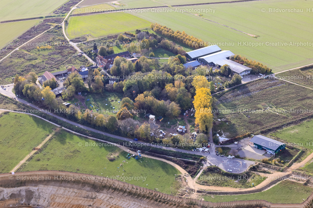 Luftbild Erkelenz _ Jülich _ Hambacher Forst_ Lützerath ist ein Weiler der Stadt Erkelenz Braukohle_ Tagebau_Garzweiler-8642 | Luftbildfotografie Hermann Klöpper - Realisiert mit Pictrs.com