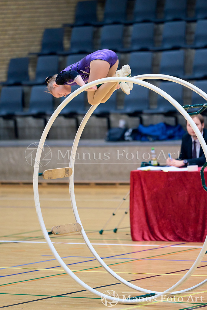 2024-11-09-2-D-DSC02944 | Professionelle Sportfotografie in Hamburg, Schleswig-Holstein und Niedersachsen – spezialisiert auf Rhönrad, Geräteturnen, Leistungsturnen und rhythmische Sportgymnastik. Bundesweite Begleitung von Rhönrad-Events. Jetzt Sport-Fotos - Realisiert mit Pictrs.com