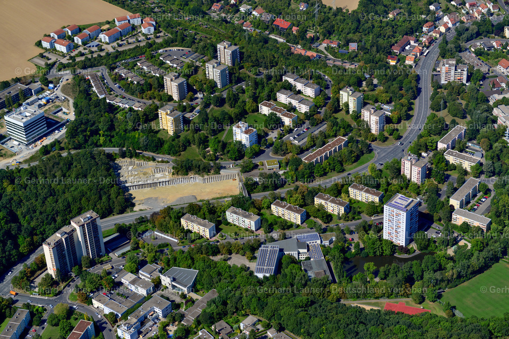 3650164 | Lindleinsmühle 31.08.2016 Wohngebiet einer Reihenhaus- Siedlung an der  in Lengfeld im Bundesland Bayern, Deutschland // Residential area a row house settlement  in Lengfeld in the state Bavaria, Germany Foto: Gerhard Launer