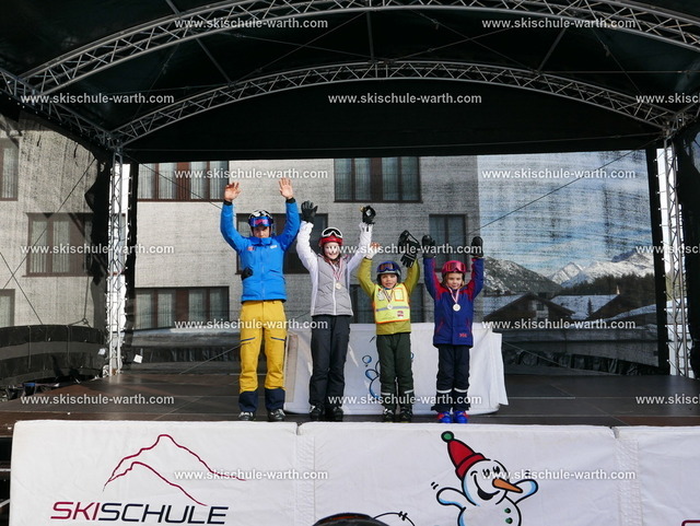 Gruppe Julius.L | Photos von der Skischule Warth - Realisiert mit Pictrs.com