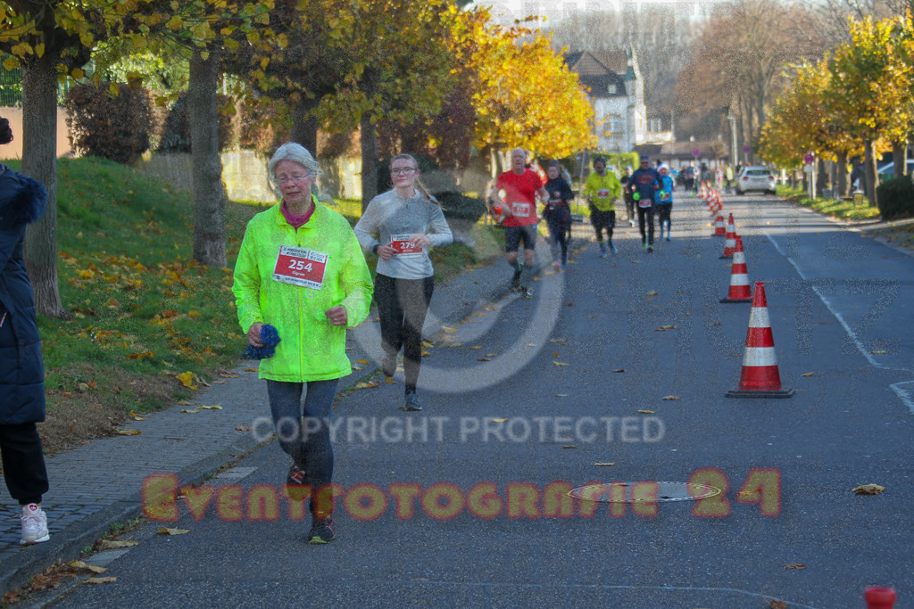 241201_1234_EV4_2970 | Sportfotografie im Rhein-Sieg Kreis, Köln, Bonn, NRW, Rheinland Pfalz, Hessen, etc. Unser Tätigkeitsfeld umfasst den Laufsport vom Volkslauf über den Marathon, Duathlon, Triathon bis zum Ultralauf wie Kölnpfad Ultra oder Schindertrail.