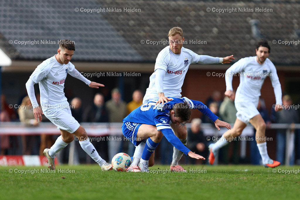 NH_TuSDassendorf_NiendorferTSV_OberligaHamburg_21032026 | #7 Sven Möller (TuS Dassendorf), #25 Lennart Merkle (Niendorfer TSV)Fußball I Herren I Gamesright Oberliga Hamburg I Saison 2025-2026  I 28. Spieltag I TuS Dassendorf - Niendorfer TSV I 21.03.2026 I Sportplatz Wendelweg