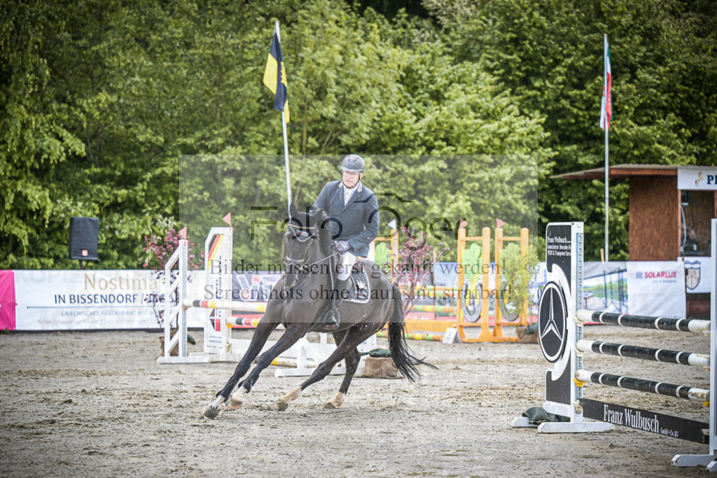 DOS_7610 | Entdecke hochwertige Reitturnierfotos von Foto Oger. Professionell, emotional und authentisch – jetzt Lieblingsmomente im Shop bestellen.Deutschlandweite Turnierfotografie. - Realisiert mit Pictrs.com