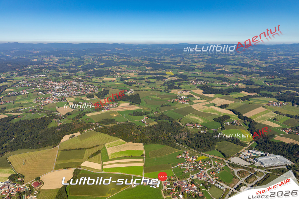 Die Luftaufnahme Preming - Tittling wurde 2021 mittels Flugzeug (keine Drohne) erstellt. Hohe Auflösung -für große Poster und Wandbilder geeignet!