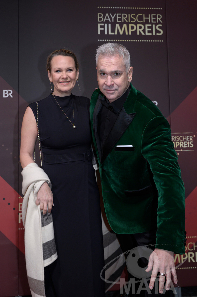_DWI4686 | Lara von Stumberg und Manu Lubowski bei der Verleihung des 47. Bayerischen Filmpreises 2026  im Prinzregententheater. München, Deutschland. Der Bayerische Filmpreis wird seit 1979 von der Bayerischen Staatsregierung verliehen, um die Bedeutung des Kinofilms als Kulturgut herauszustellen - Realisiert mit Pictrs.com
