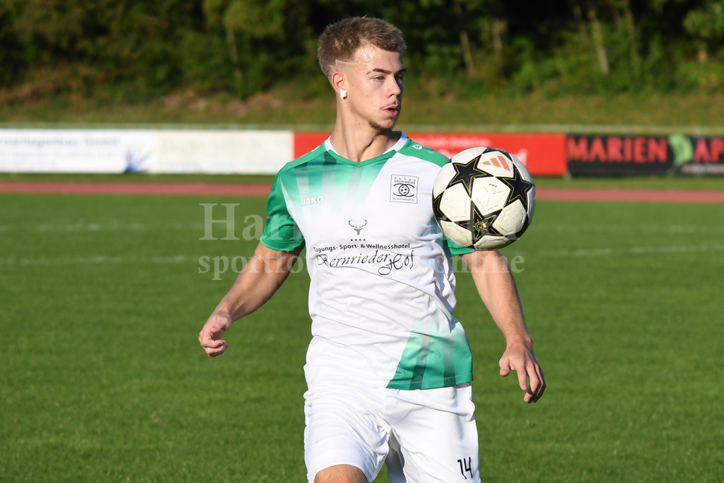 SpVgg GW Deggendorf : SV Oberpolling | Matthias Mittig (SpVgg GW Deggendorf #14) - Realisiert mit Pictrs.com