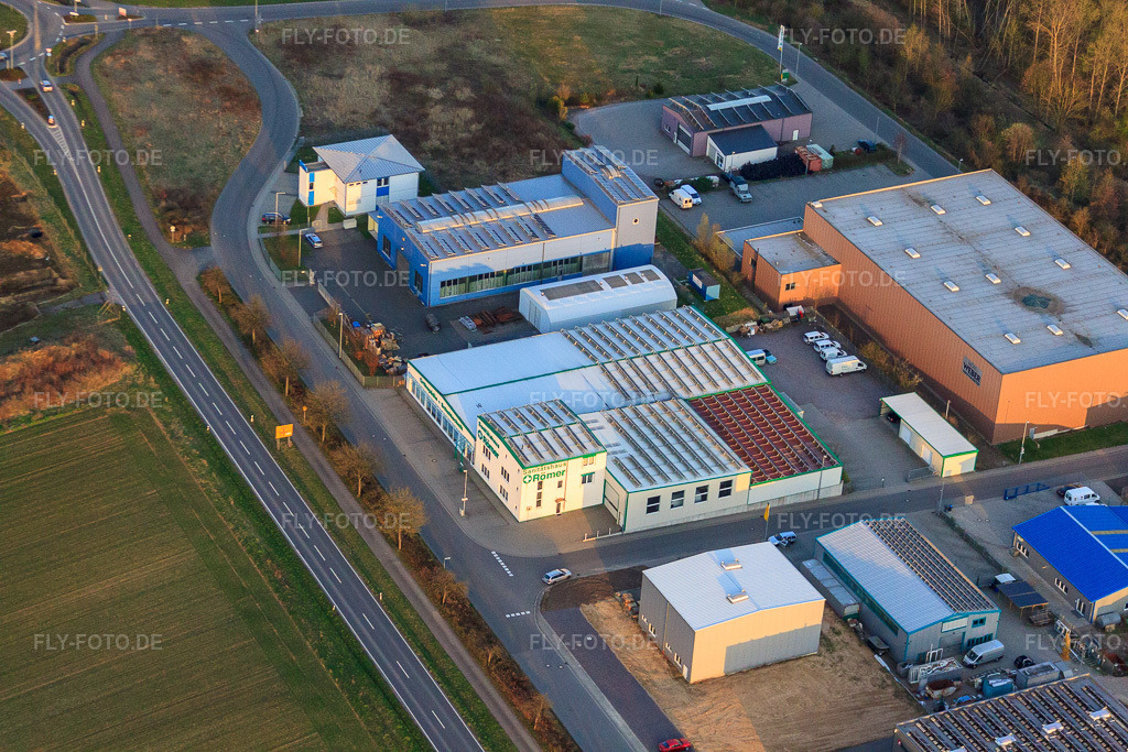 Luftbild: Sanitätshaus Römer GmbH & Co. KG in Herxheim bei Landau im Bundesland Rheinland-Pfalz in Deutschland. Foto: IMG_38954.jpg vom 25.03.2011 durch Werner Riehm/FLY-FOTO.deinstagram