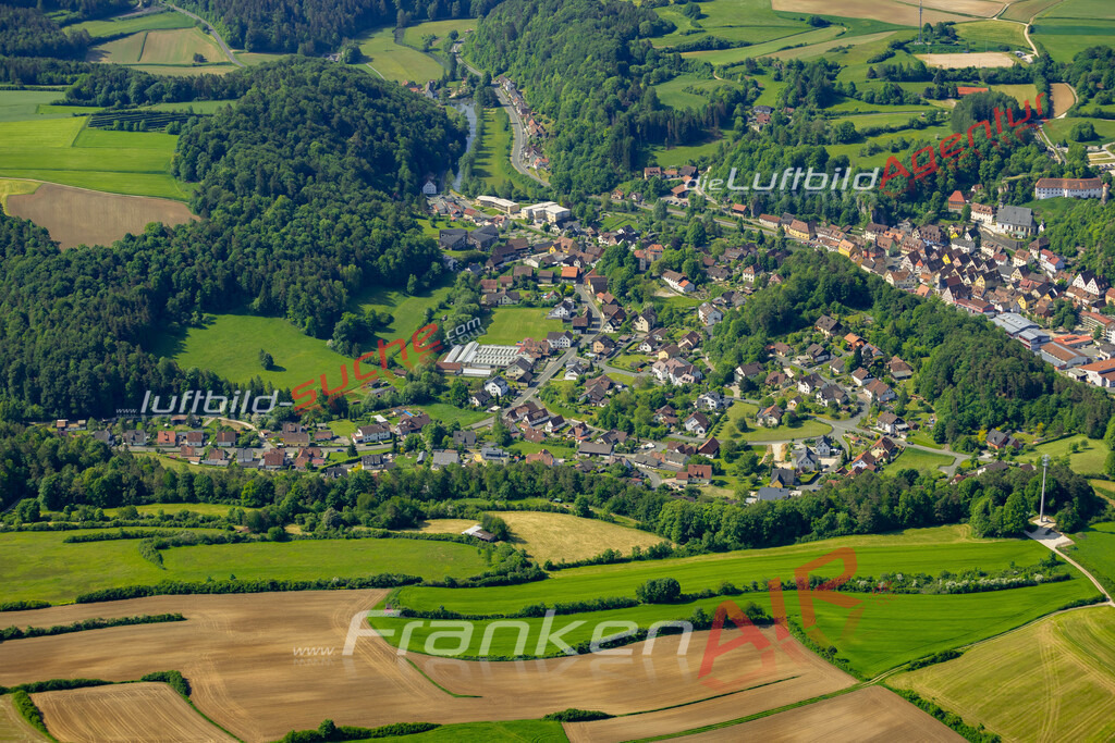 Das Luftbild zeigt  Waischenfeld - Die Luftaufnahme wurde 2023 vom UL-Flugzeug aus erstellt ( keine Drohne ) - Hochauflösende Luftaufnahme - Für grossformatige Ausdrucke geeignet. Die Geschenkidee !Mit Lizenz und Bildrechte bestellbar