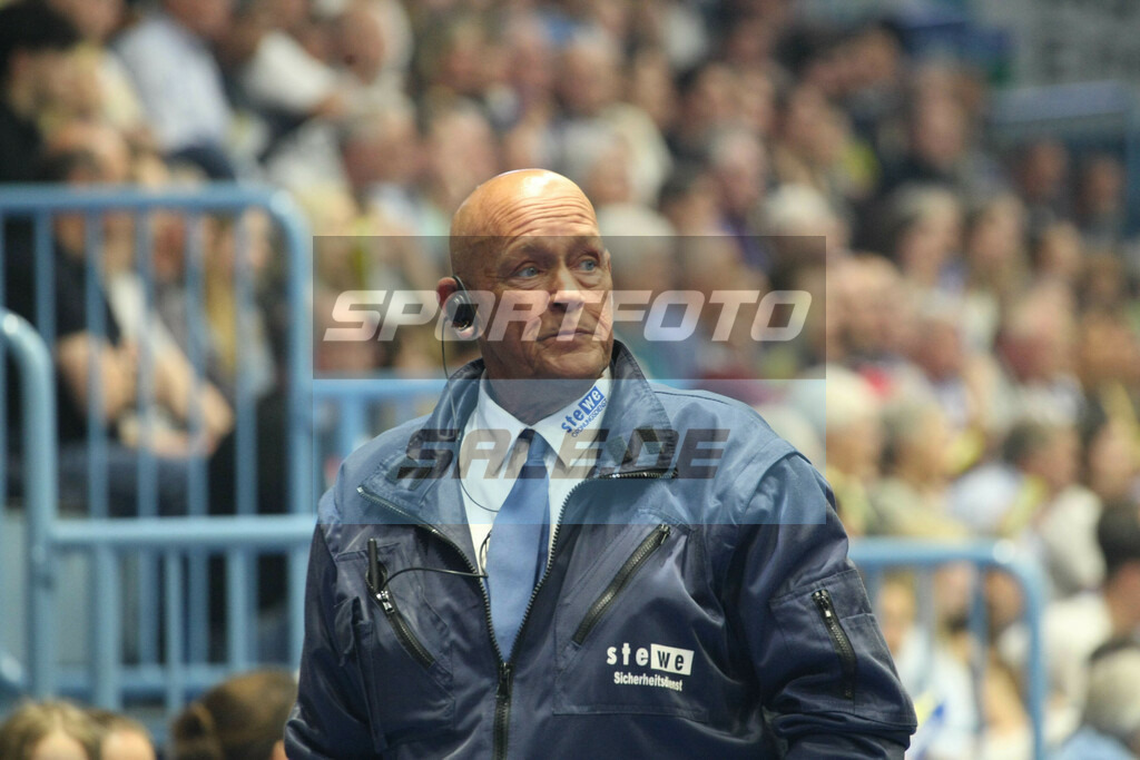 VFL Gummersbach - Füchse Berlin | Die Sicherheit immer im Blick - © Sportfoto-Sale (MK) - Realisiert mit Pictrs.com