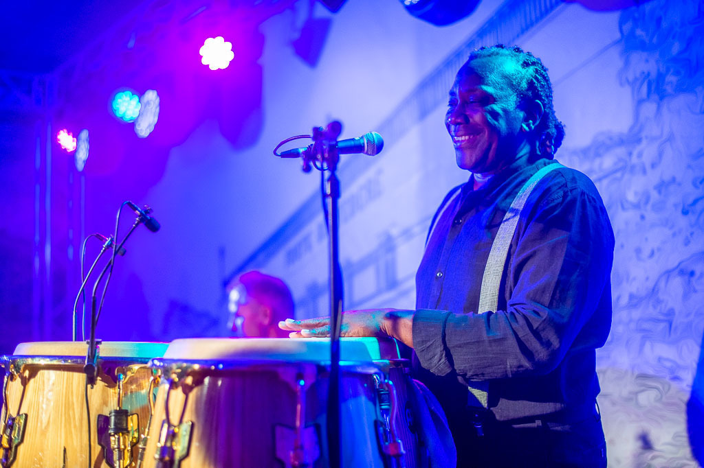 Tango meets Cuba | Tango meets Cuba mit den Klazz Brothers & Cuba Percussion im Forte Belvedere Leisnig zum Festival Hallo Leisnig 2022. - Realisiert mit Pictrs.com