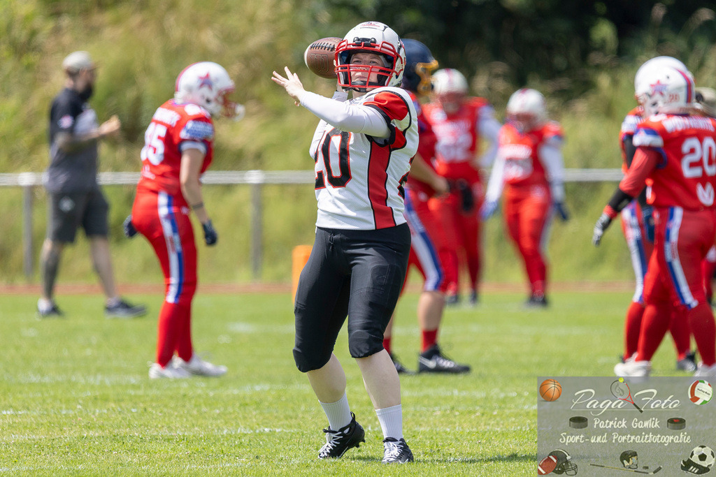 GFLW 1: German Football League Women 1: Rodgau Pioneers Ladies - Stuttgart Scorpions Sisters, 07.06.2026 | Dinah Laura Naegele (Stuttgart Scorpions Sisters #20) wirft den Ball, Freisteller, Portrait / Porträt, Rodgau Pioneers Ladies - Stuttgart Scorpions Sisters, Rodgau, Maingau-Energie-Stadion "Am Weichsee", 7.6.2026 - Realisiert mit Pictrs.com