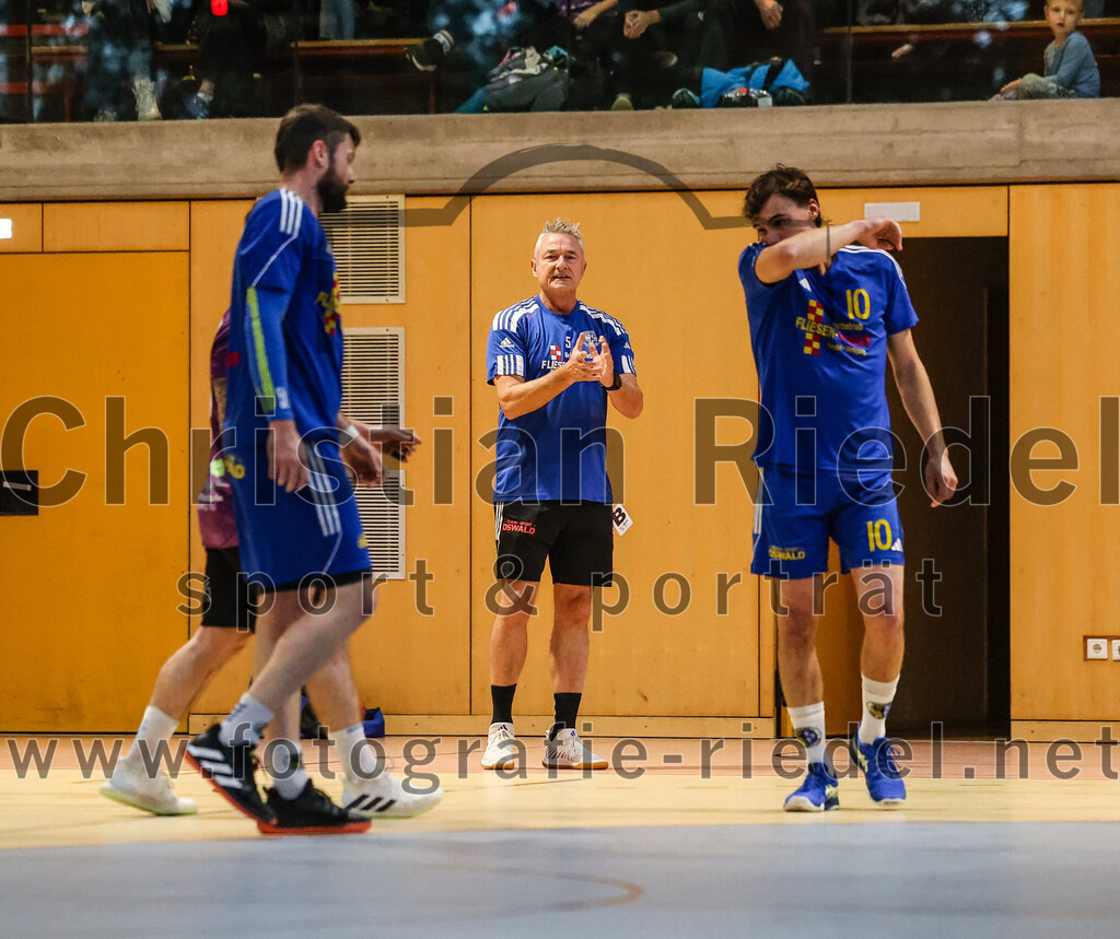 2024-10-13_057_SpVgg_Altenerding_gegen_SSG_Metten | Erding, Deutschland, 13.10.2024:Handball, Bezirksoberliga Männer 2024 / 2025, 4. Spieltag, SpVgg Altenerding gegen SSG Metten, Endergebnis: 40:22Trainer Walter Steininger (SSG Metten)Foto: Christian Riedel / fotografie-riedel.net