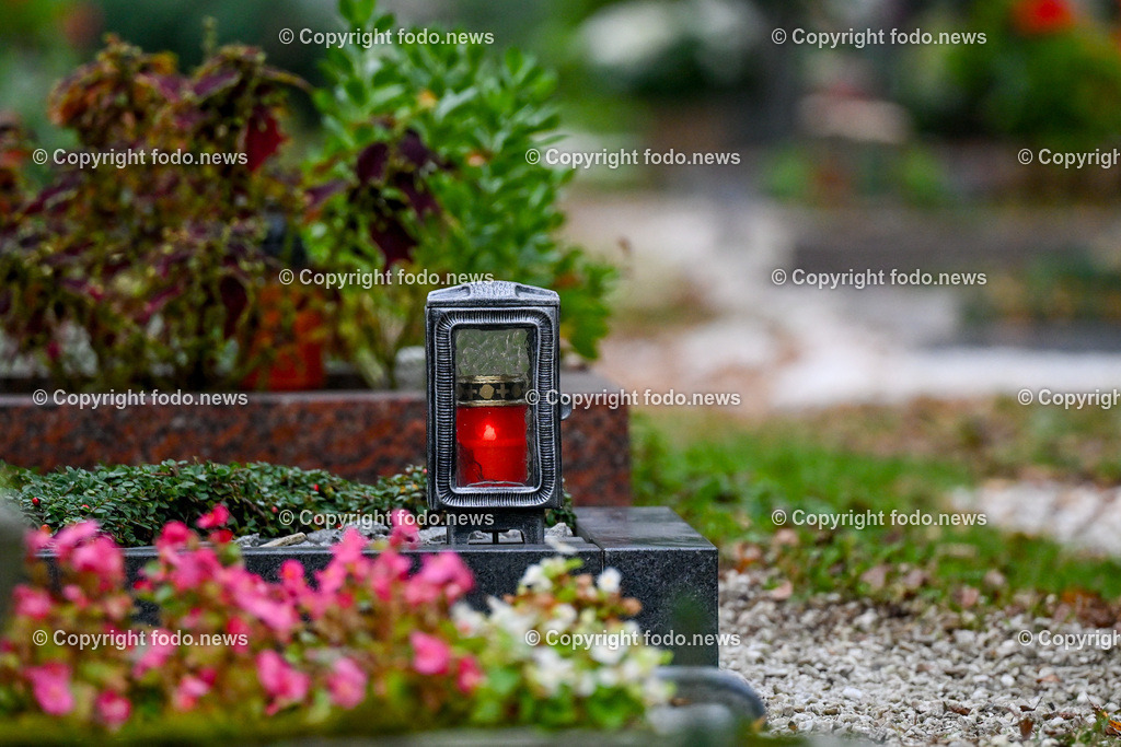 Friedhof_ Kreuz_ Kruzifix_ Jesu Christi_ Allerheiligen_ 20.10.2023-16 | 20.10.2023, Friedhof, AUT, Allerheiligen, Themenbilder im Bild Friedhof, Kreuz, Kruzifix, Jesu Christi, Allerheiligen, Engerl, Engel, Kerzen, Grab, Grablicht, Blumen, Symbolbild, Feature