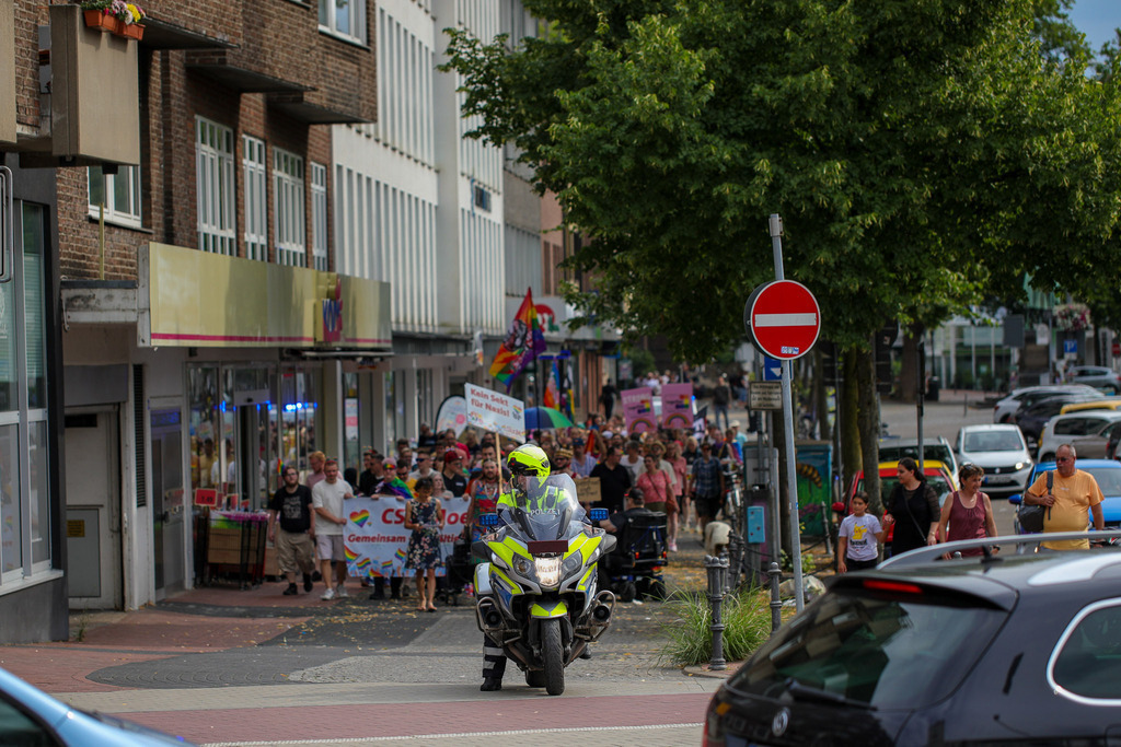 CSD_Moers_190725_059 | Bildergalerie von Sport-Ereignissen aber auch von weiteren spannenden Dingen - nicht nur vom Niederrhein. In Anlehnung an den bekannten Spruch von Hanns Dieter Hüsch heißt das Motto: "Niederrhein ist überall".  - Realisiert mit Pictrs.com