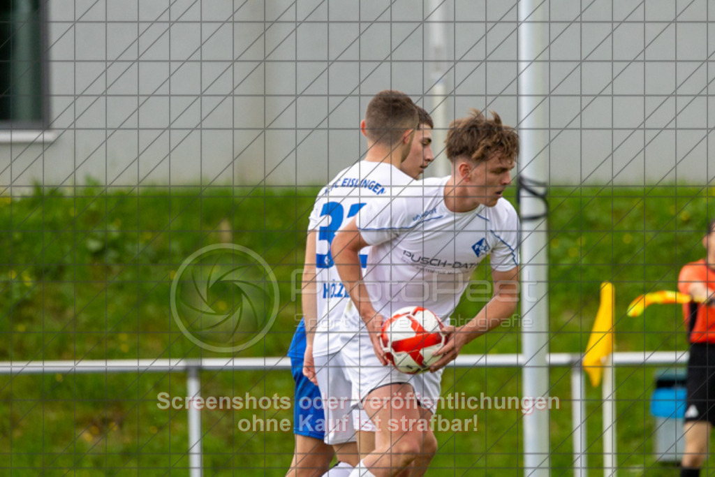 20250529_171631_0130 | #,  VfL Kirchheim (blau) vs. 1.FC Eislingen (weiß), Fußball, Bezirkspokal Finale - Bezirk Neckar/Fils, 2024/2025, Rasenplatz VfL Stadion Kirchheim, Jesinger Straße 105, 73230 Kirchheim, 29.05.2025 - 16:30 Uhr,Foto: PhotoPeet-Sportfotografie/Peter Harich