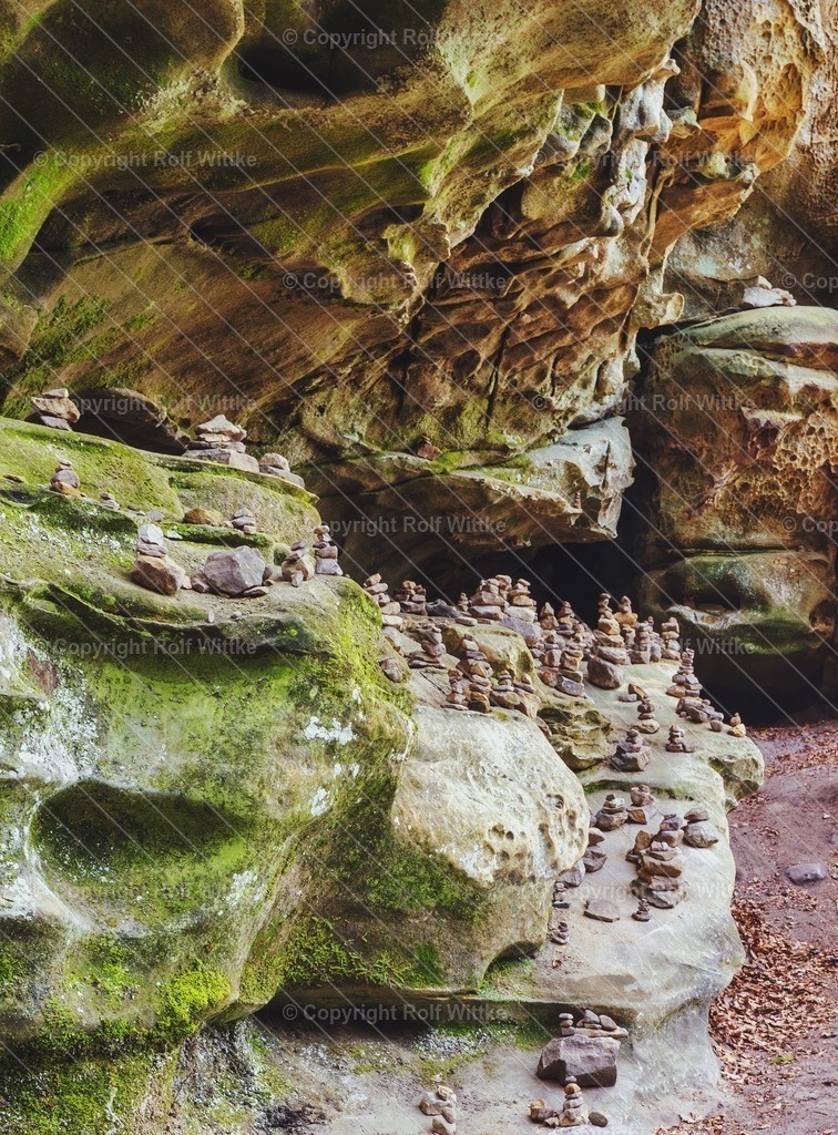 Formation am Felsen | Rolf Wittke  - Realisiert mit Pictrs.com