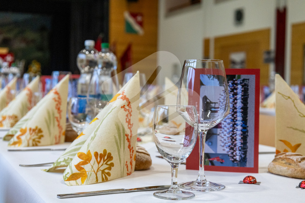 SKE100J_4623 | Die Schwinger des Schwyzer Kantonalen Schwingerverbandes: Fotos, die Dynamik und Leidenschaft festhalten, sowie emotionale Momente aus dem traditionellen Schwingsport zeigen. - Realisiert mit Pictrs.com
